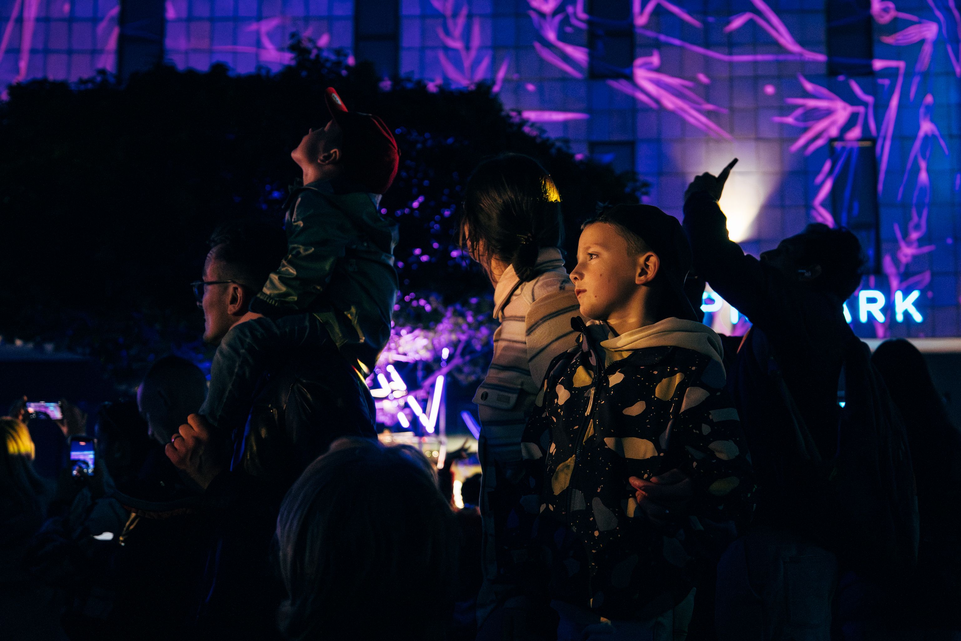 Visitors in front of the illuminated facade at Essen Light Festival