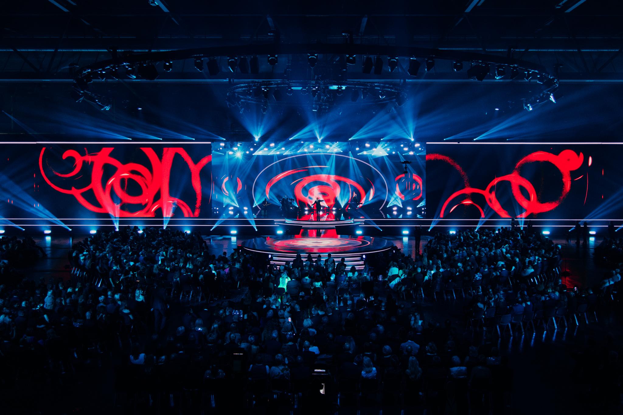 Goldene Henne 2026 — wide stage view with red screen graphics and blue lighting