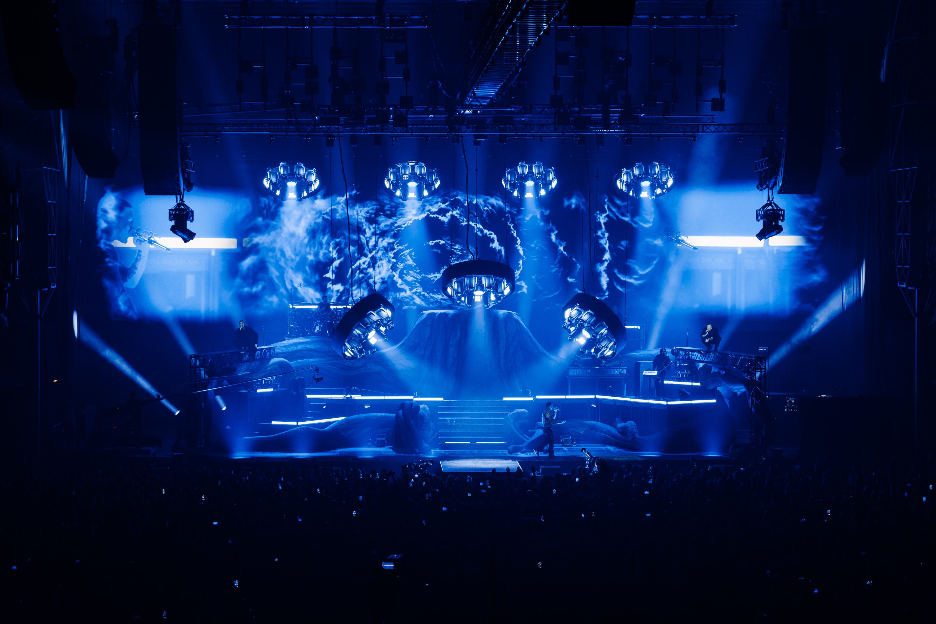 Kontra K Arena Tour 2025 — full stage view with screen content and lighting
