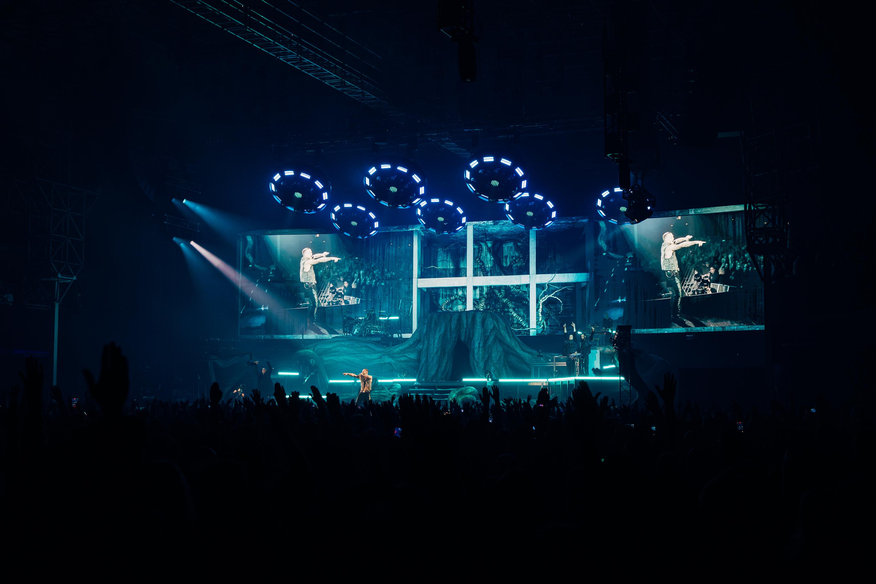 Kontra K Arena Tour 2025 — stage during the show