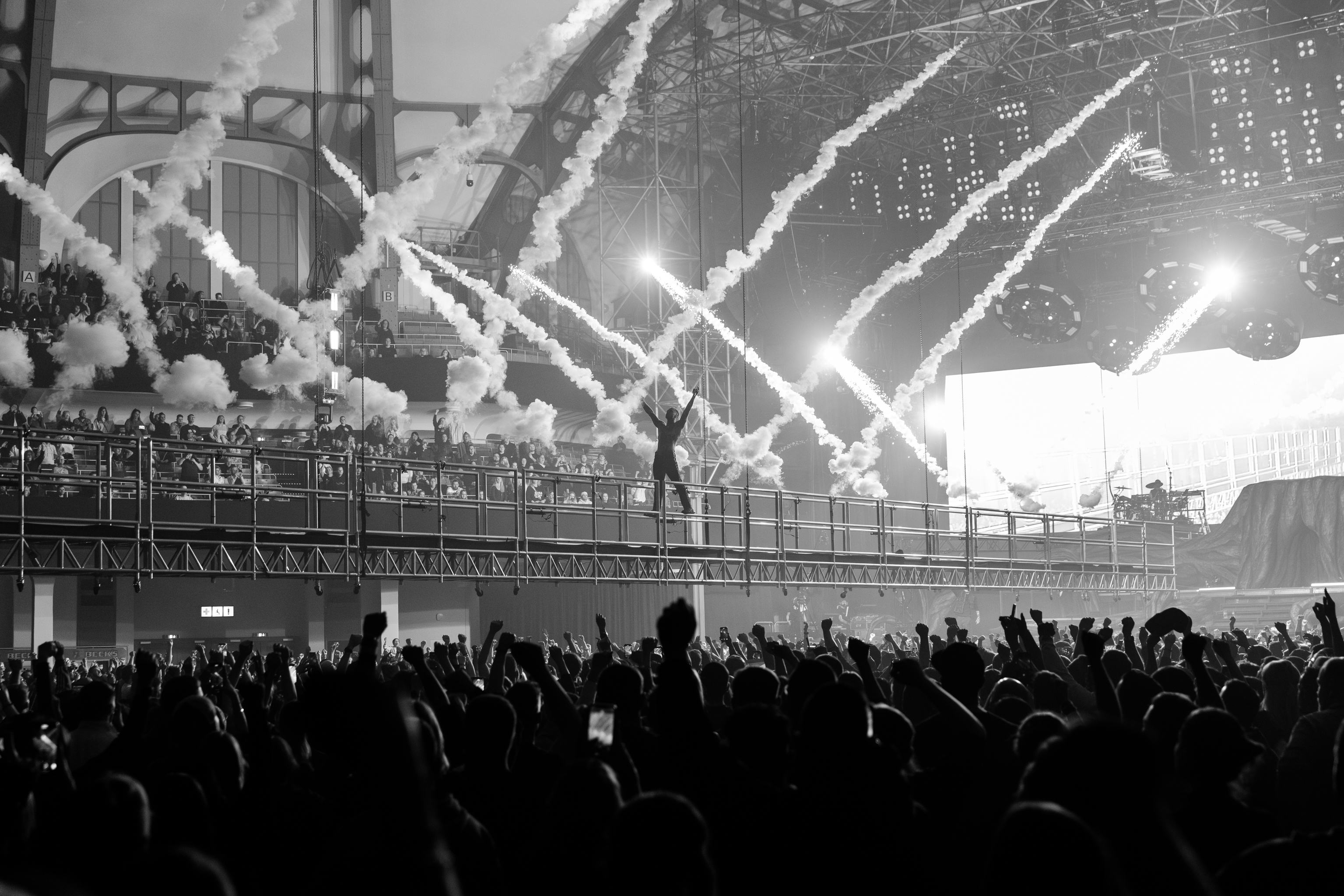Kontra K Arena Tour 2025 — arena during the show