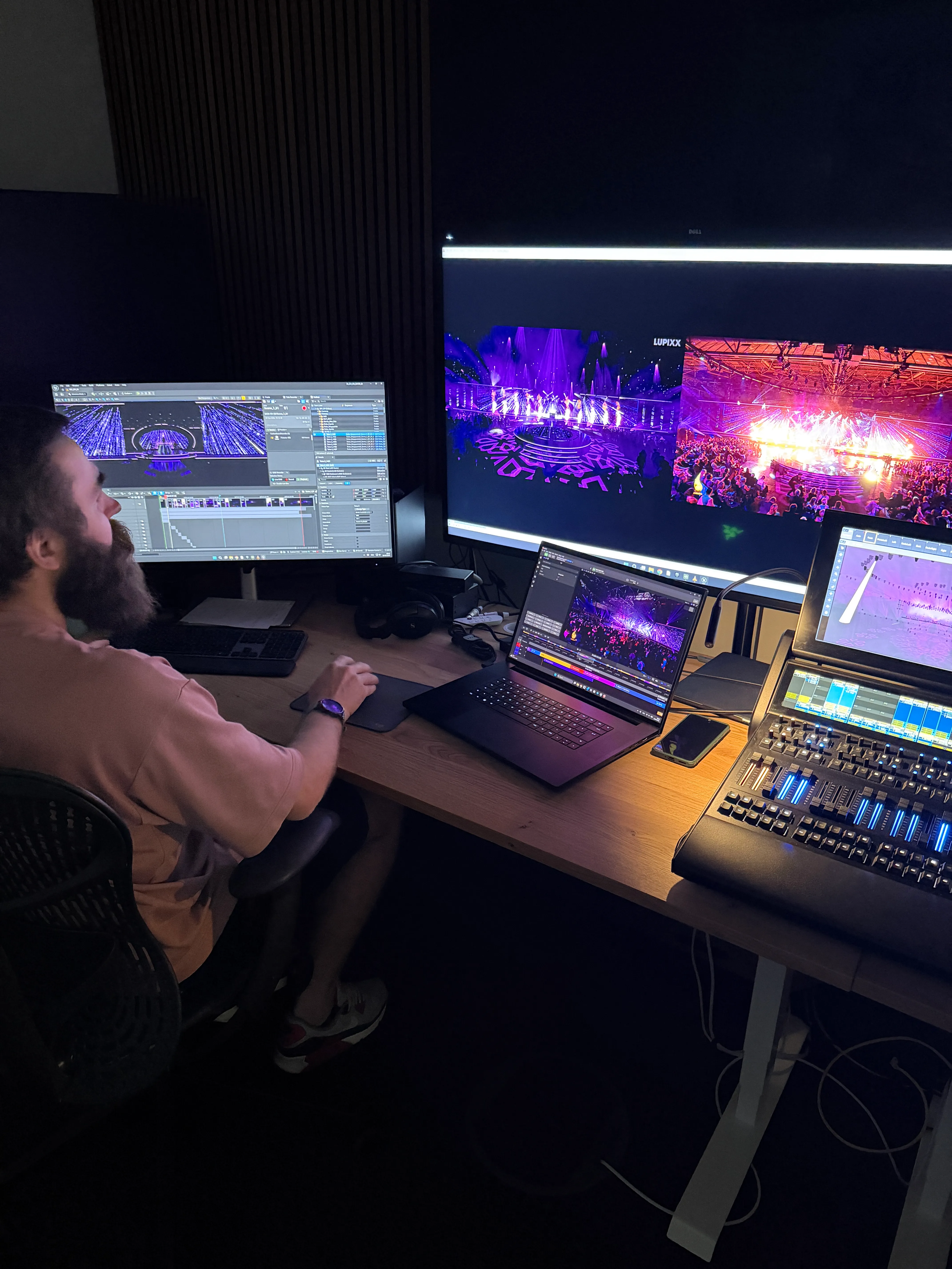 Realtime Studio workstation with show visualization, monitors and lighting console